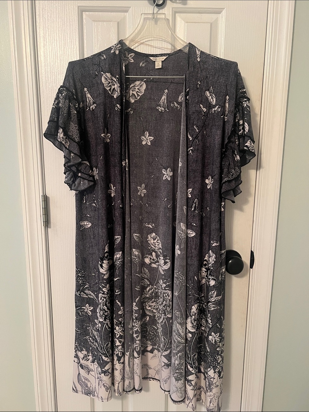 Navy and white ruffle-sleeved kimono